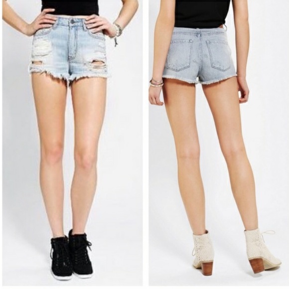 BDG High Rise Dree Cheeky light wash cutoff jean shorts, 26w - Picture 3 of 8